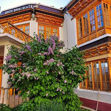 Hotel Royal Plaza Лех Екстериор снимка