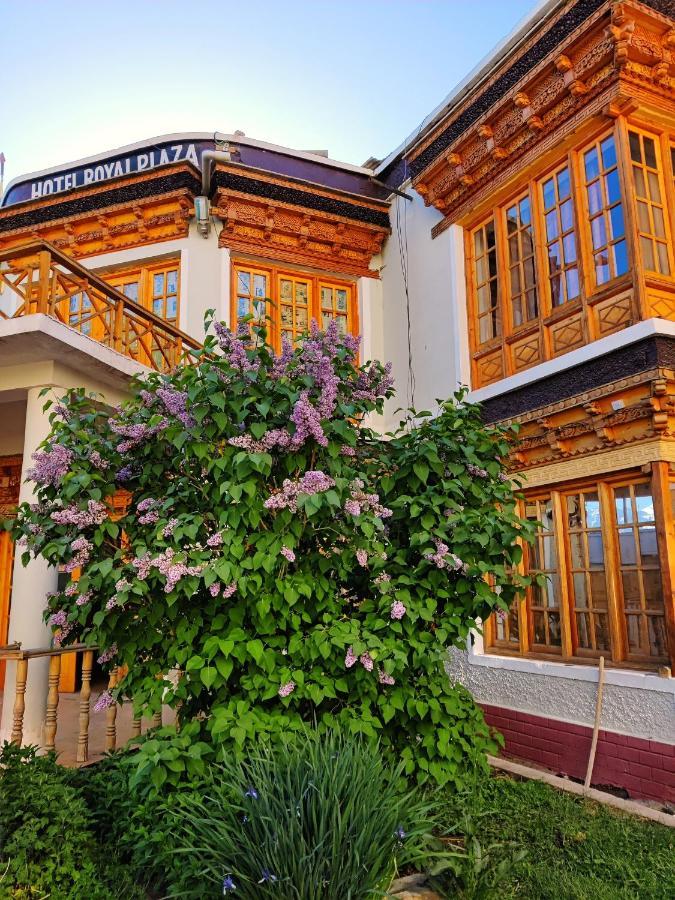 Hotel Royal Plaza Лех Екстериор снимка