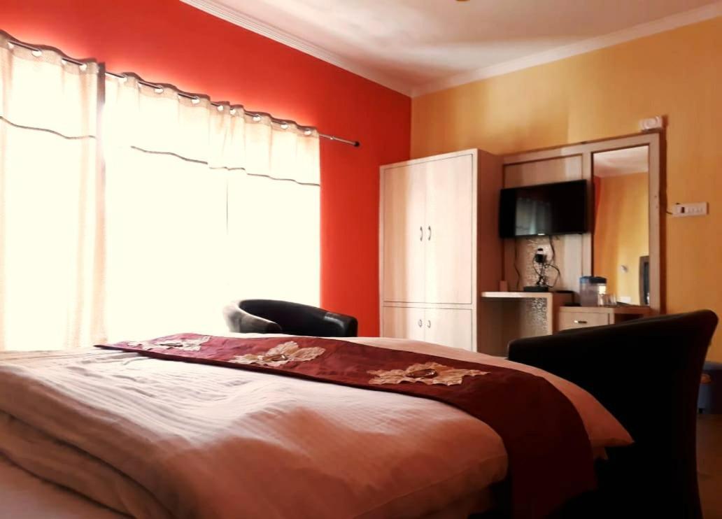 Hotel Royal Plaza Лех Екстериор снимка
