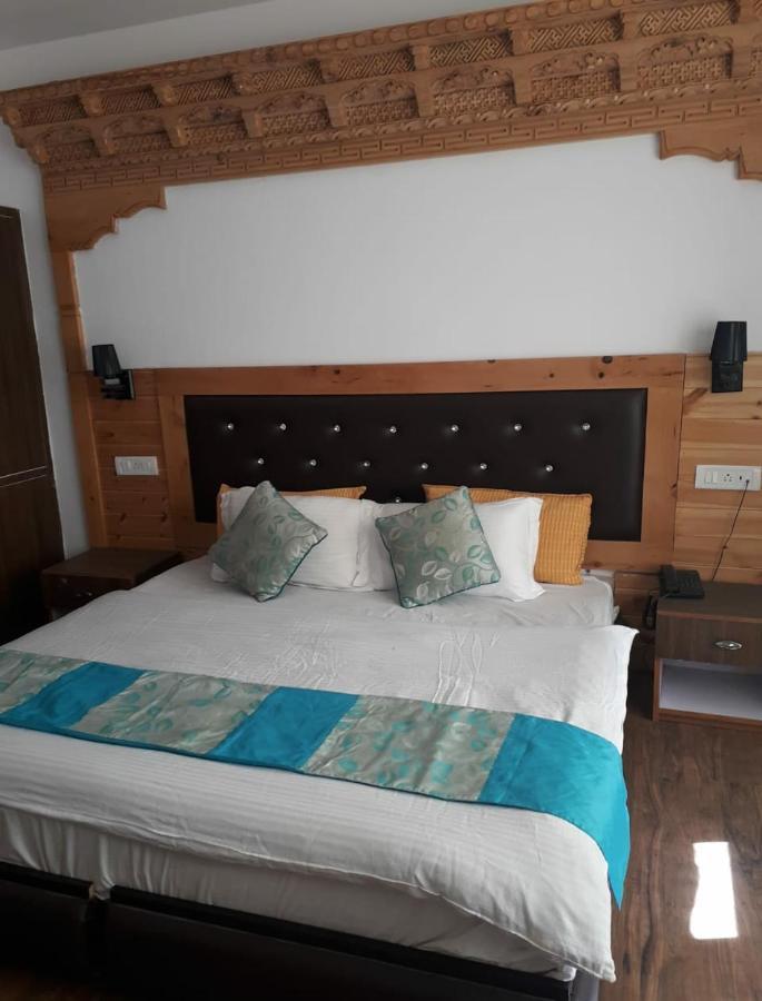 Hotel Royal Plaza Лех Екстериор снимка