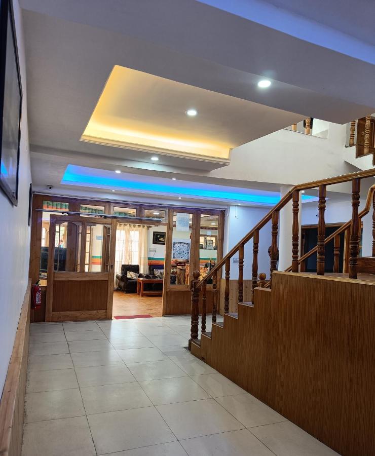 Hotel Royal Plaza Лех Екстериор снимка